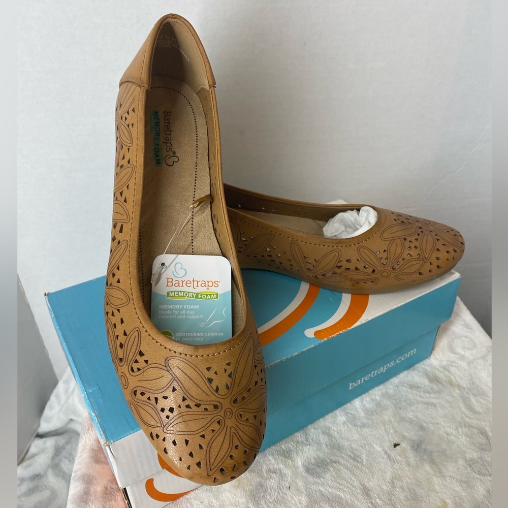 BareTraps Women's Brown Cutout Flats